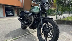Moto Guzzi V7 Stone (2012 - 15)  (2)