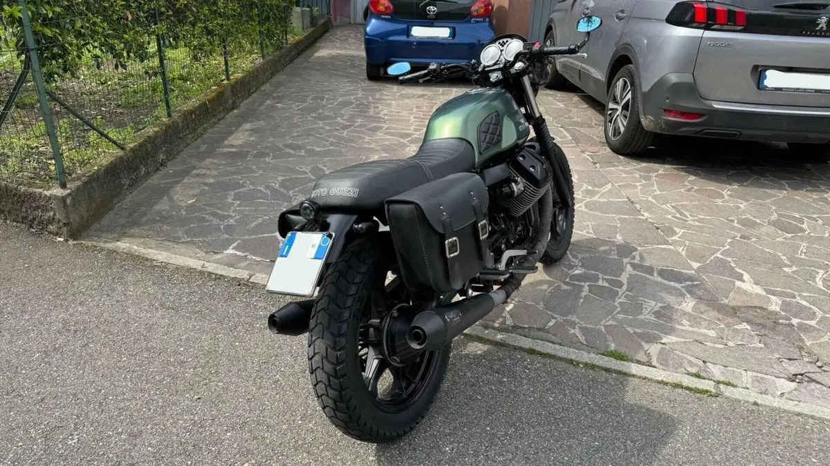 Moto Guzzi V7 Stone (2012 - 15)  (5)