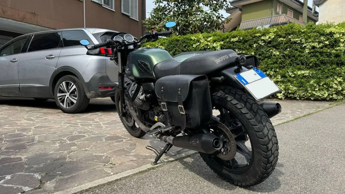Moto Guzzi V7 Stone (2012 - 15)  (6)