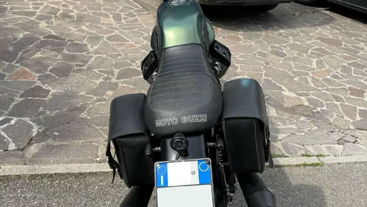 Moto Guzzi V7 Stone (2012 - 15)  (7)