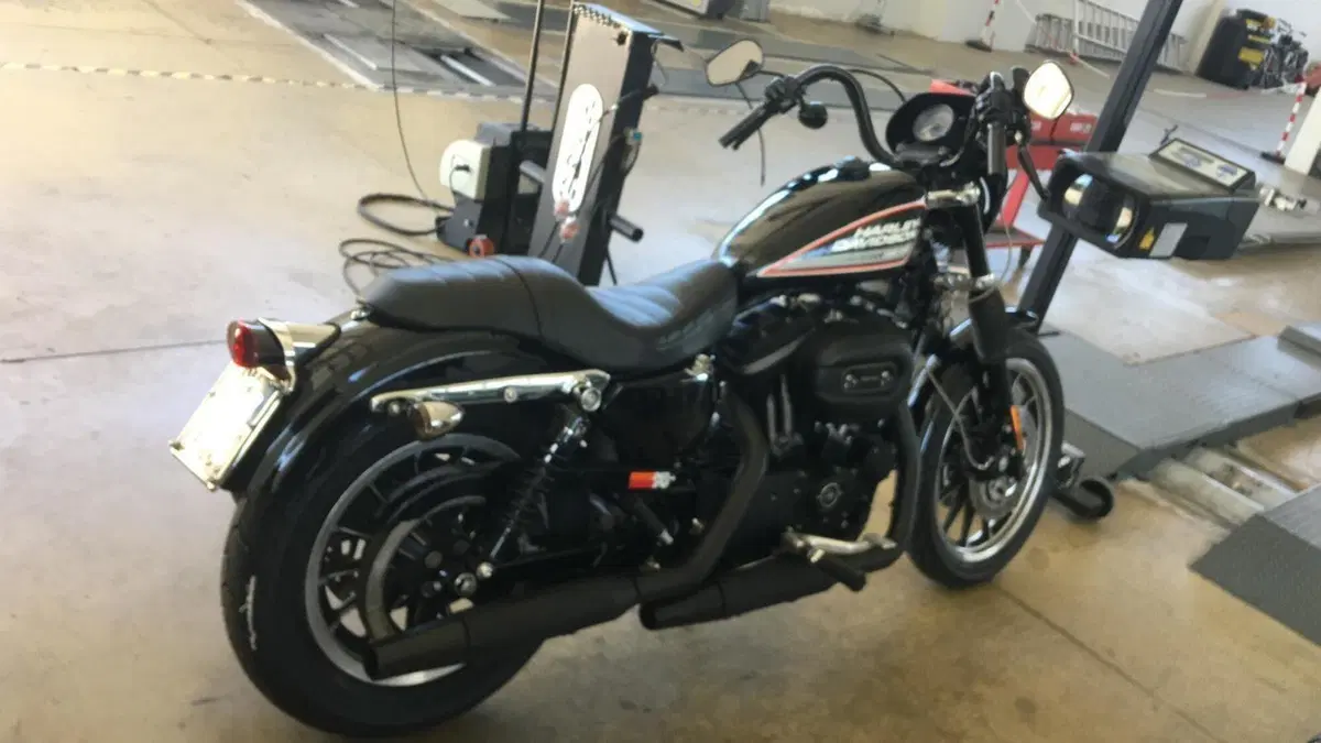 Harley-Davidson 883 R (2006 - 07) - XL 883R 