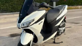 Aprilia SXR 50 (2021 - 26) usata