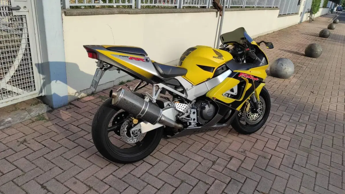Honda CBR 1000 F (1999 - 00)  (3)