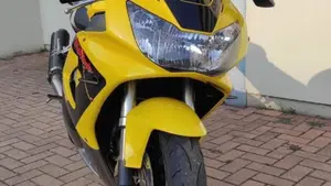 Honda CBR 1000 F (1999 - 00)  (4)