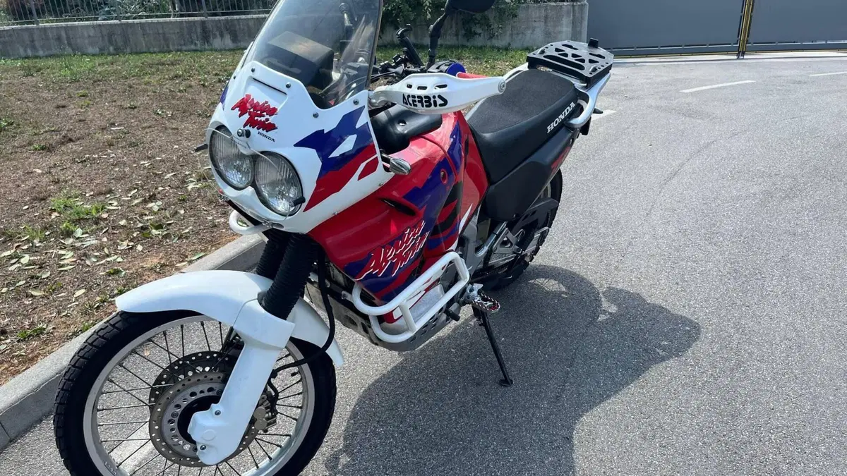 Honda Africa Twin XRV 750 (1996 - 02)  (2)