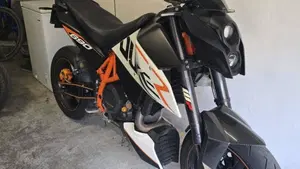 KTM 690 Duke R (2010 - 15)  (2)