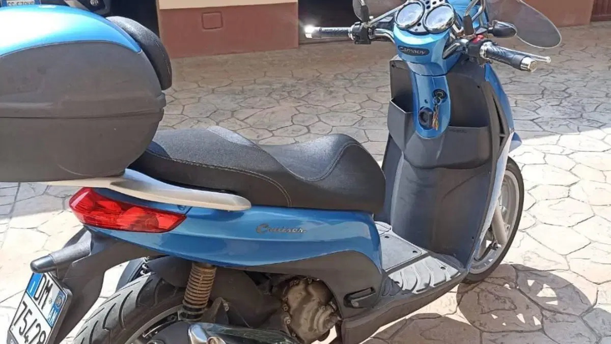 Piaggio Beverly Tourer 300  (2)