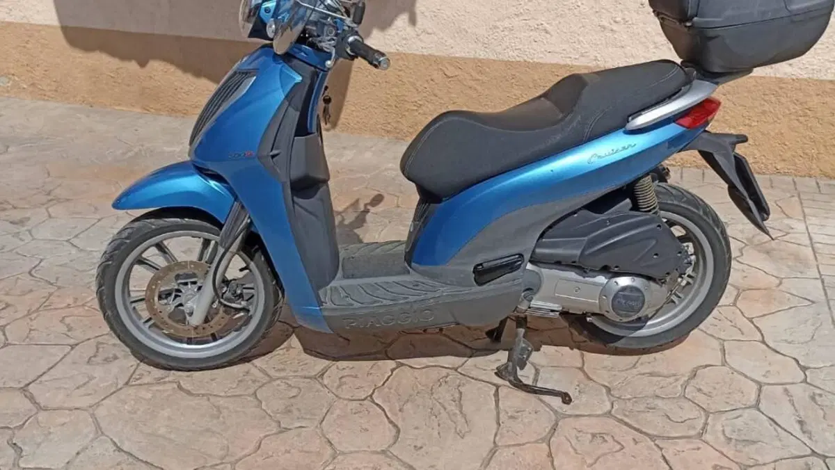 Piaggio Beverly Tourer 300  (3)