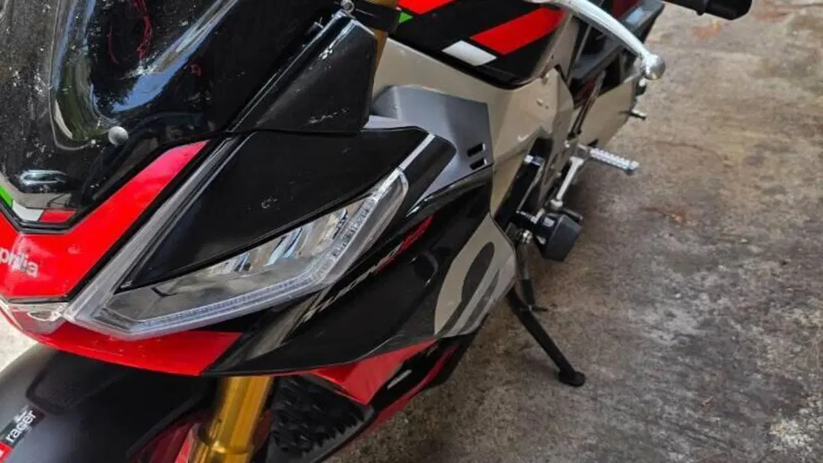 Aprilia Tuono V4 Factory (2021 - 24)  (4)