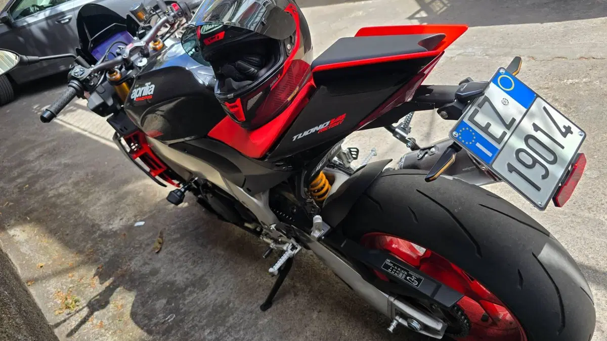 Aprilia Tuono V4 Factory (2021 - 24)  (6)