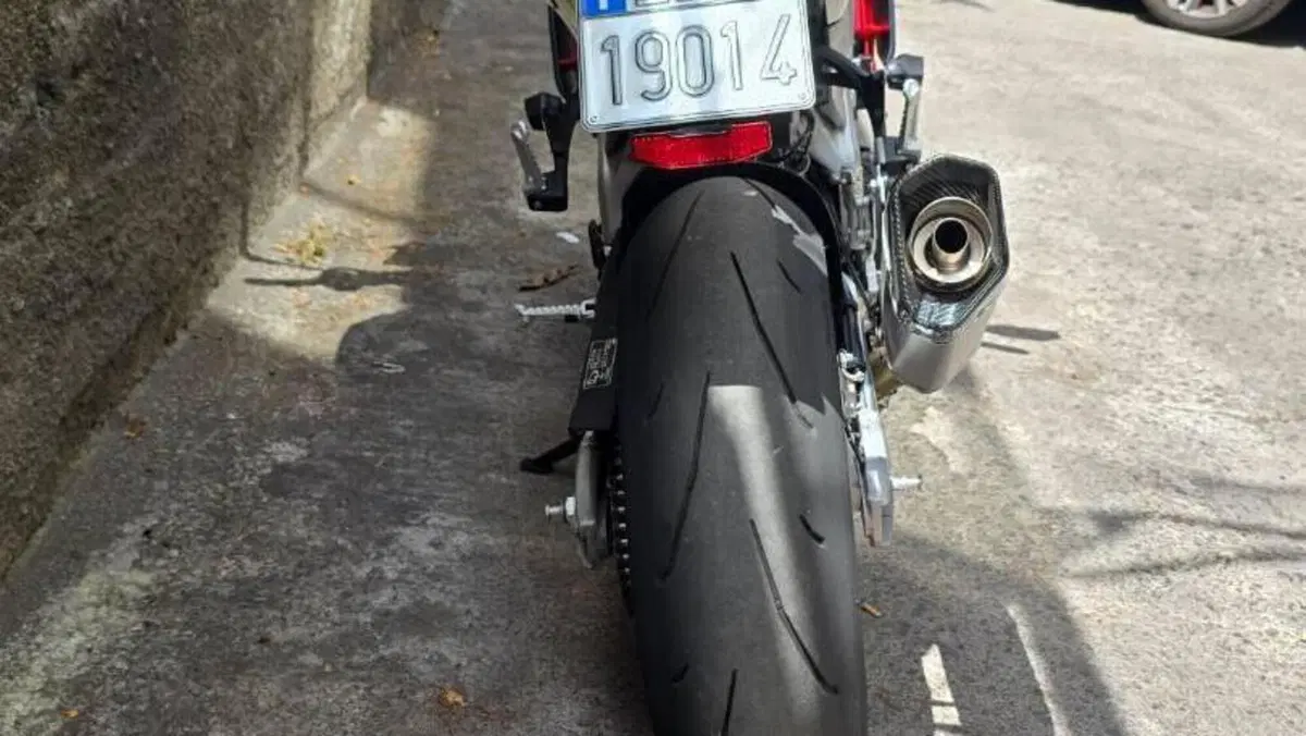 Aprilia Tuono V4 Factory (2021 - 24)  (5)