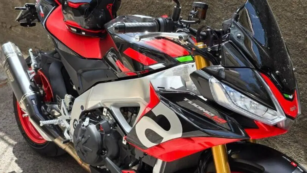 Aprilia Tuono V4 Factory (2021 - 24) 