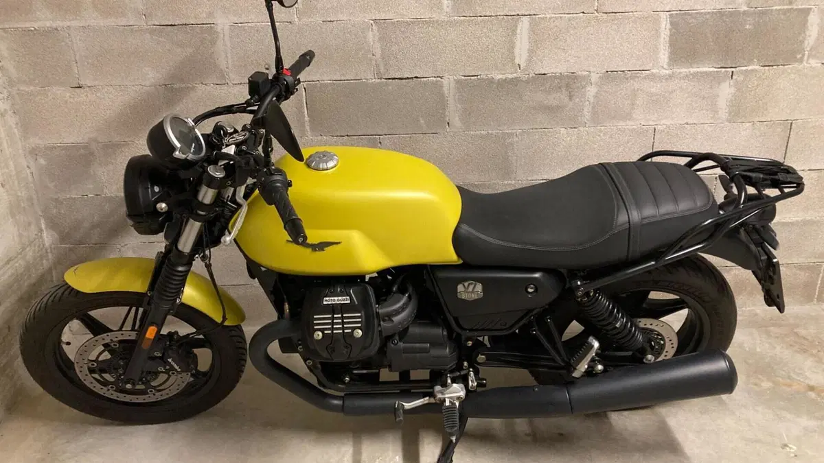 Moto Guzzi V7 Stone (2021 - 24)  (2)