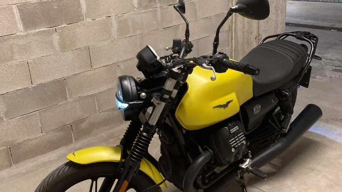 Moto Guzzi V7 Stone (2021 - 24)  (4)