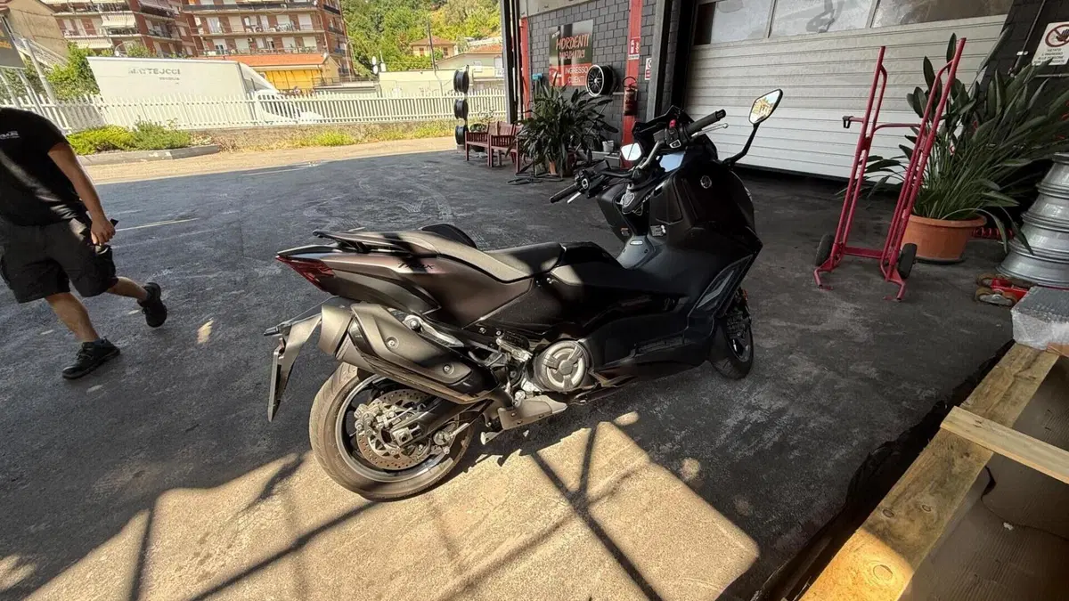 Yamaha T-Max 560 Tech Max (2025 - 26)  (2)