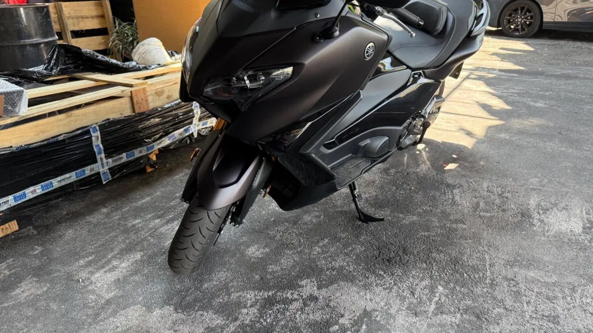 Yamaha T-Max 560 Tech Max (2025 - 26)  (4)