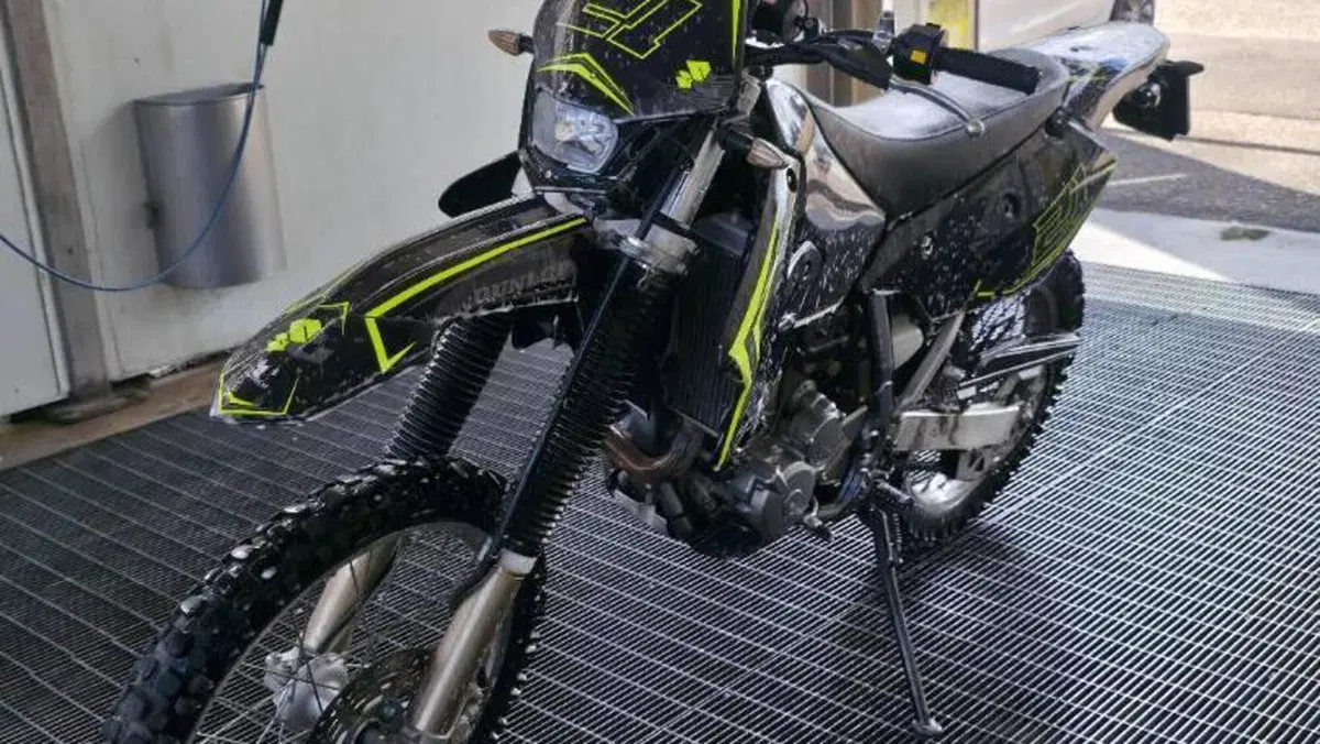 Suzuki DR-Z 400 S (2000 - 06)  (9)