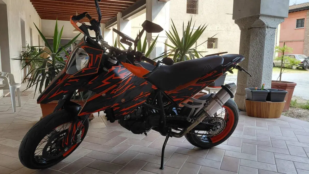 KTM 690 Supermoto  (2)