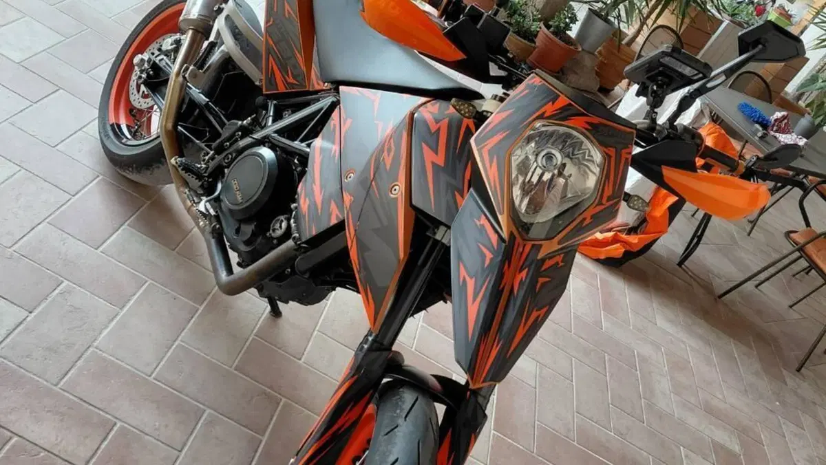 KTM 690 Supermoto  (4)