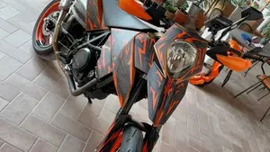 KTM 690 Supermoto  (4)