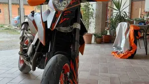 KTM 690 Supermoto  (6)
