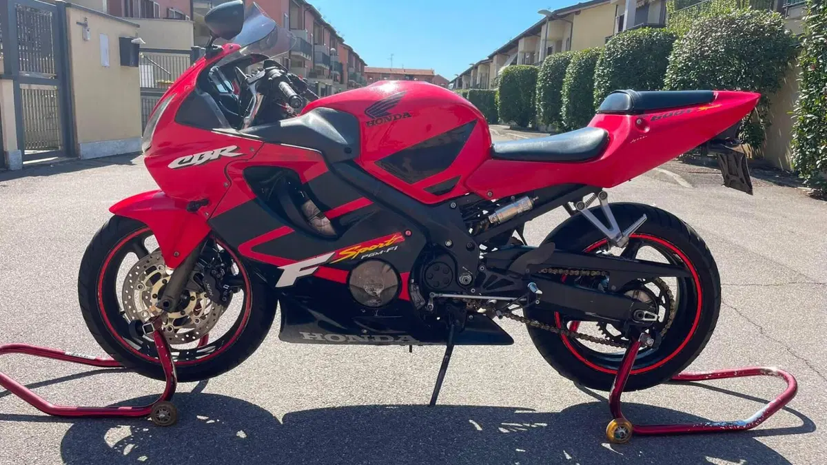 Honda CBR 600 F Sport  (4)