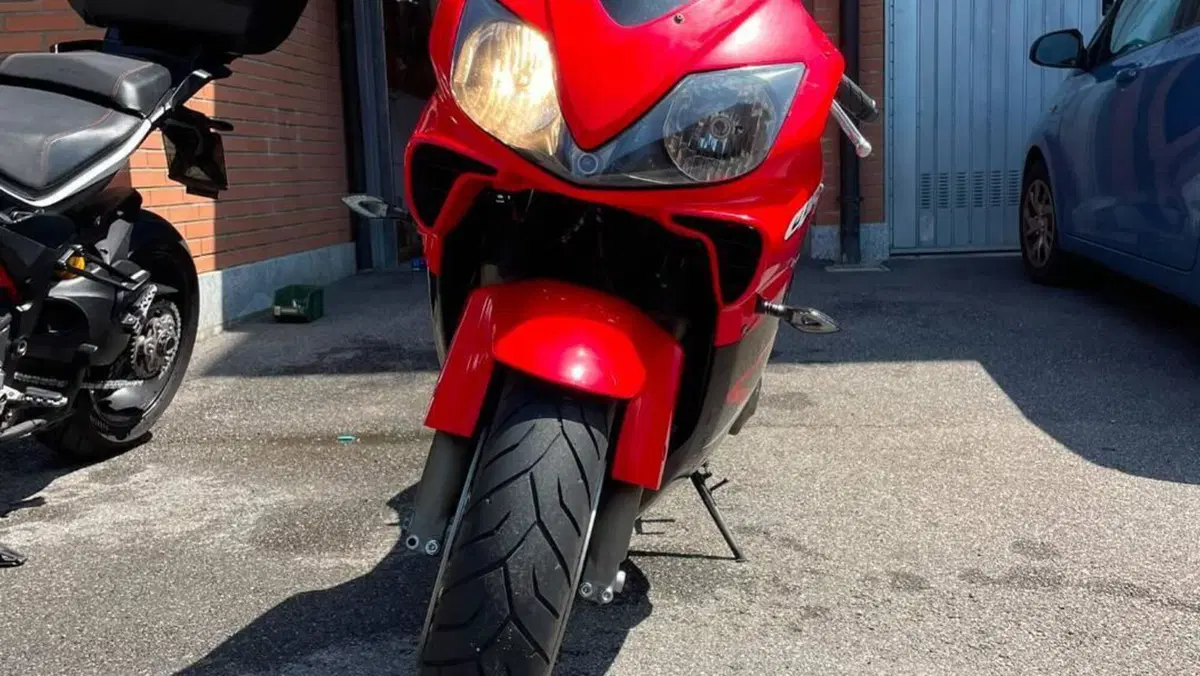 Honda CBR 600 F Sport  (6)