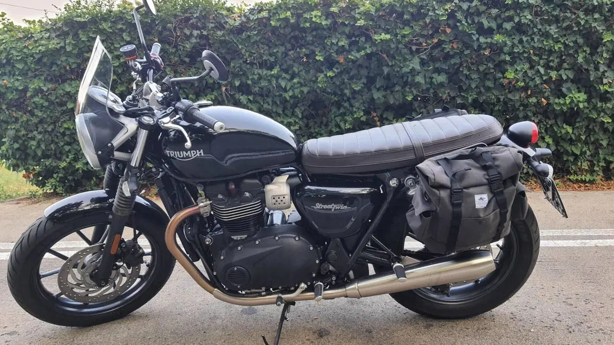 Triumph Street Twin 900 (2017 - 18)  (2)