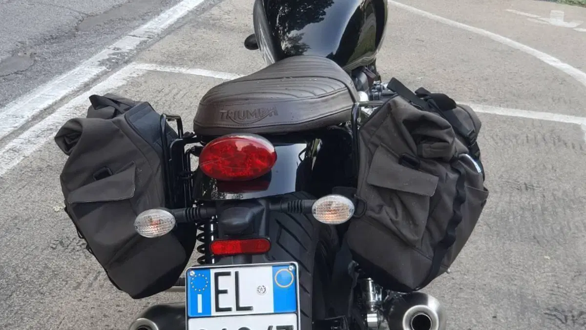 Triumph Street Twin 900 (2017 - 18)  (4)
