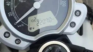 Triumph Street Twin 900 (2017 - 18)  (7)