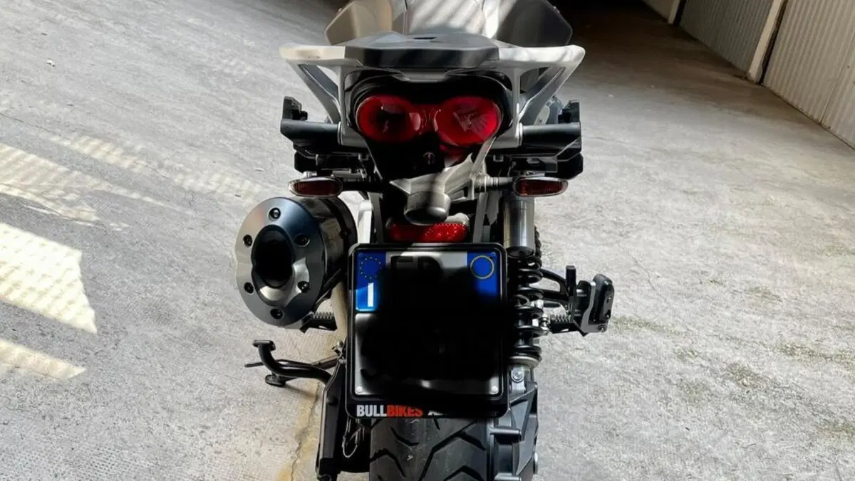 Moto Guzzi V85 Strada (2024 - 26)  (3)
