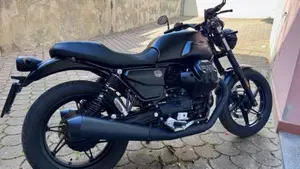 Moto Guzzi V7 Stone (2025 - 26) 