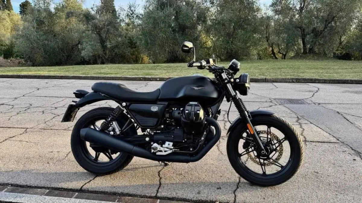Moto Guzzi V7 Stone (2025 - 26)  (4)