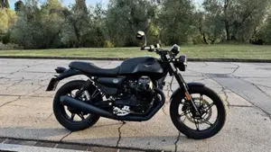Moto Guzzi V7 Stone (2025 - 26)  (4)