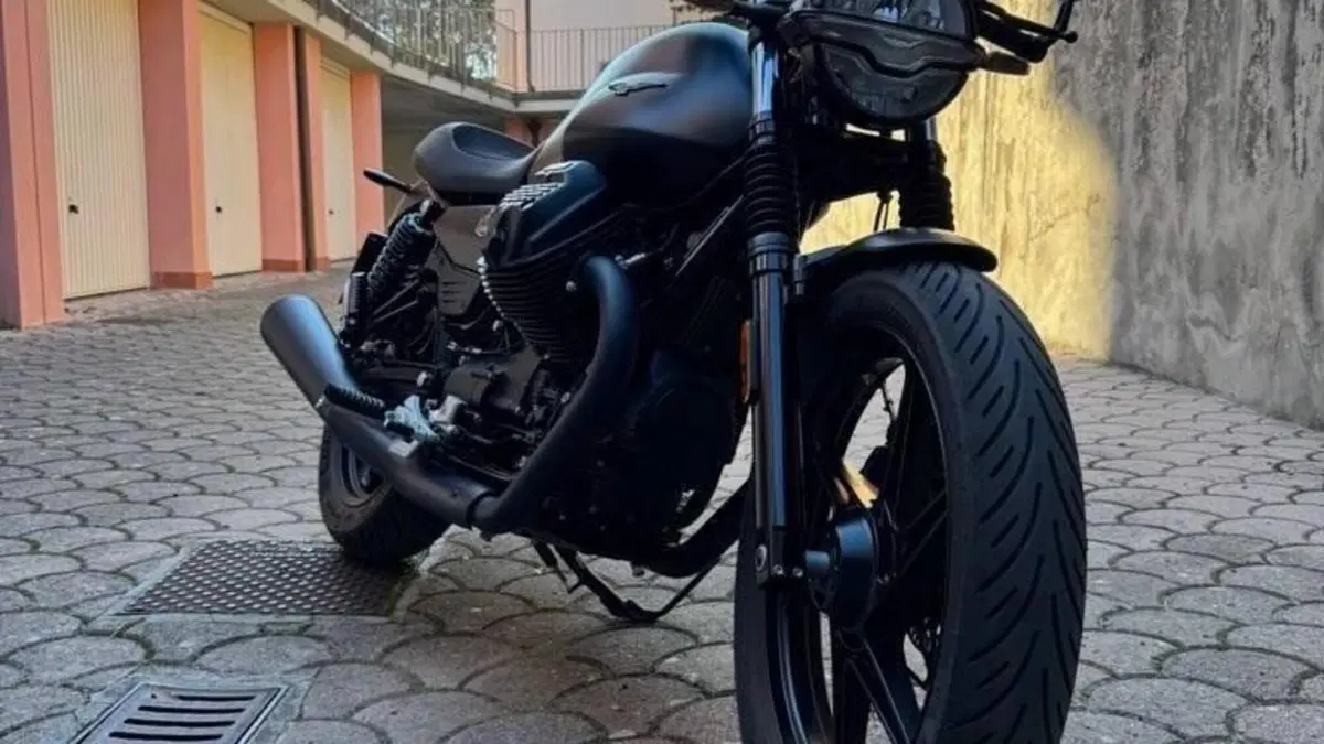 Moto Guzzi V7 Stone (2025 - 26)  (5)