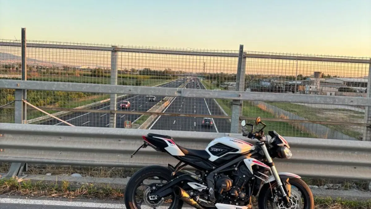 Triumph Street Triple S (2020 - 23)  (2)
