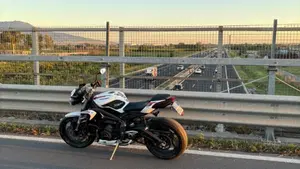 Triumph Street Triple S (2020 - 23)  (3)