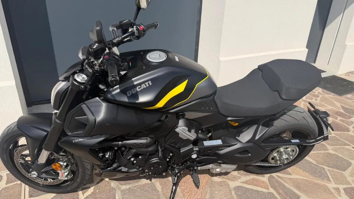 Ducati Diavel V4 (2023 - 26)  (2)