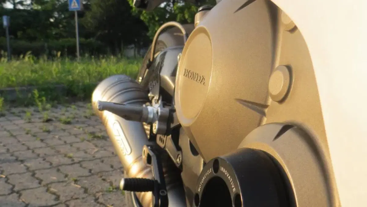 Honda CBR 1000 RR Fireblade (2008 - 11)  (6)