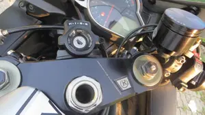 Honda CBR 1000 RR Fireblade (2008 - 11)  (9)