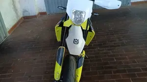 Husqvarna 701 Supermoto (2023 - 25)  (3)