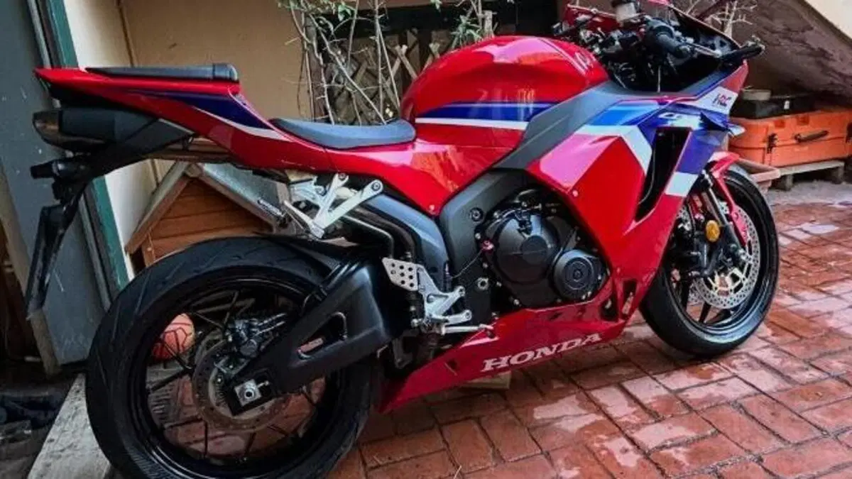 Honda CBR 600 RR (2024 - 26)  (2)