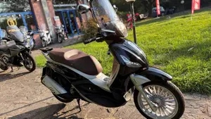 Piaggio Beverly 300 i.e. ABS-ASR (2016 - 20)  (2)