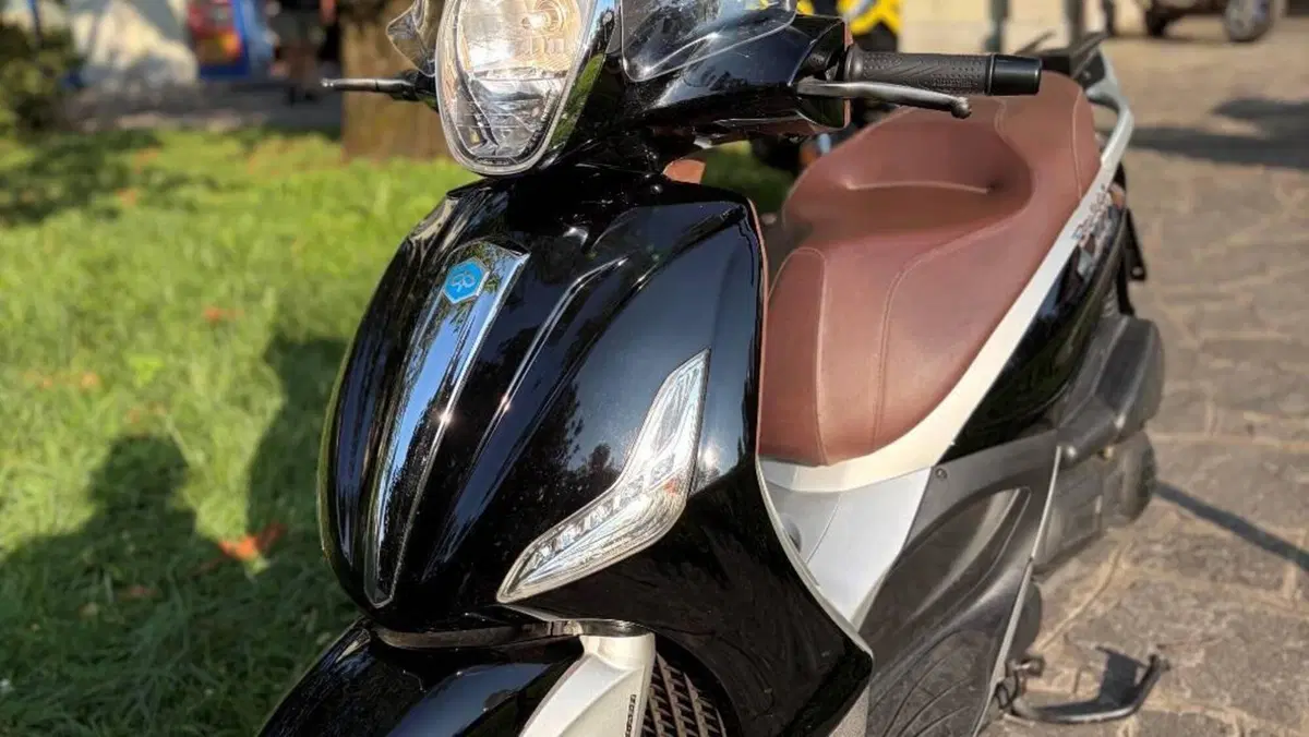 Piaggio Beverly 300 i.e. ABS-ASR (2016 - 20)  (4)