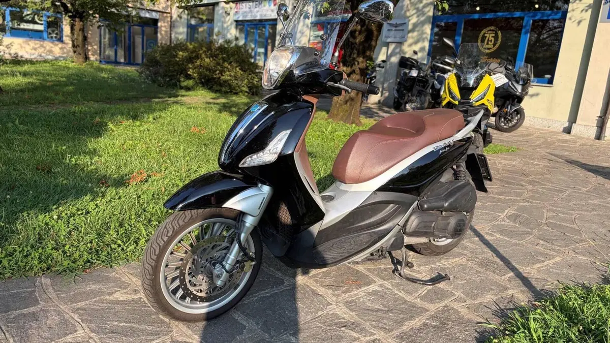 Piaggio Beverly 300 i.e. ABS-ASR (2016 - 20)  (5)