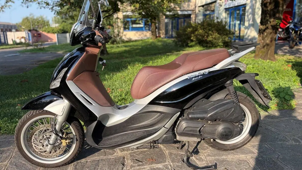 Piaggio Beverly 300 i.e. ABS-ASR (2016 - 20)  (3)