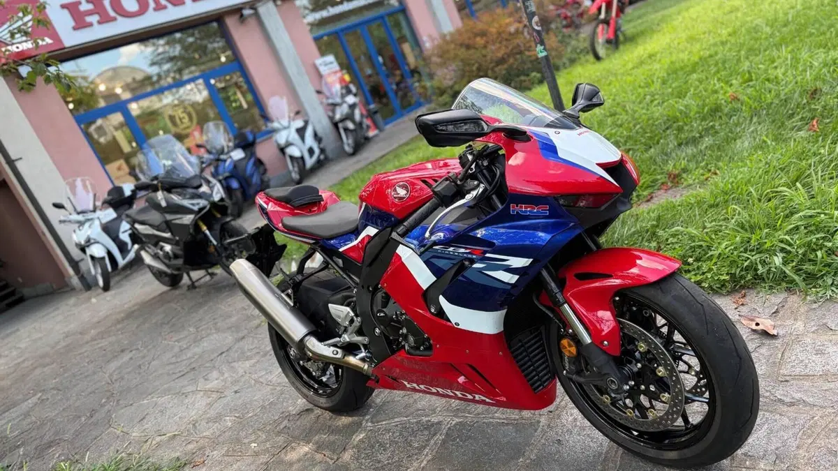 Honda CBR 1000 RR-R Fireblade (2024 - 26)  (2)