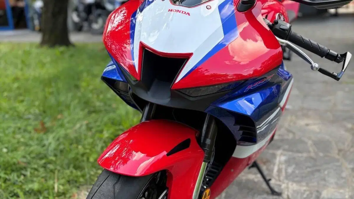 Honda CBR 1000 RR-R Fireblade (2024 - 26)  (3)