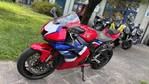 Honda CBR 1000 RR-R Fireblade (2024 - 26)  (4)