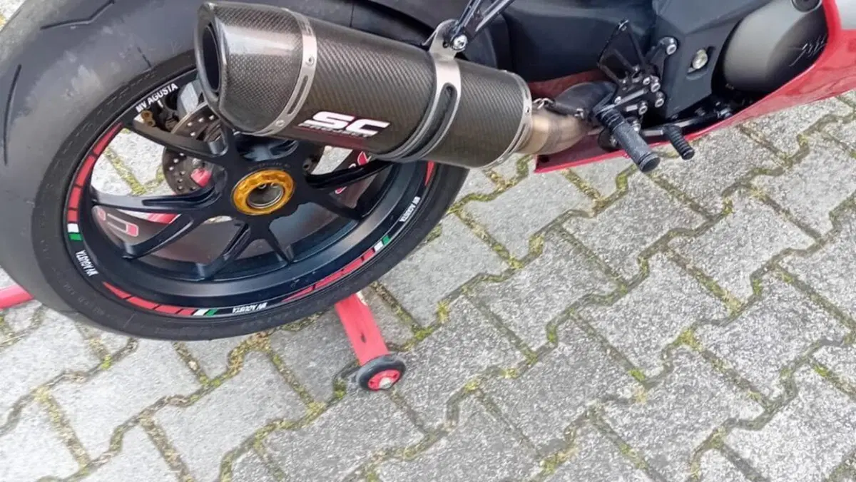 MV Agusta F4 1000 RR (2010 - 11)  (2)